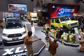 Suzuki XL7 bất ngờ bứt tốc, vượt lên dẫn đầu nhóm xe hybrid