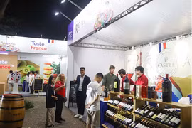 Người dân thích thú trải nghiệm Lễ hội ẩm thực Pháp 2024 “Balade En France”