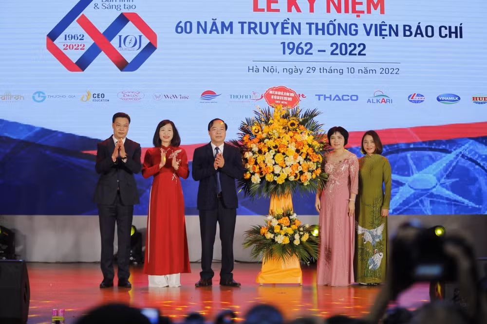 tu hao 60 nam nghien cuu dao tao nguon nhan luc bao chi cho dat nuoc hinh 2