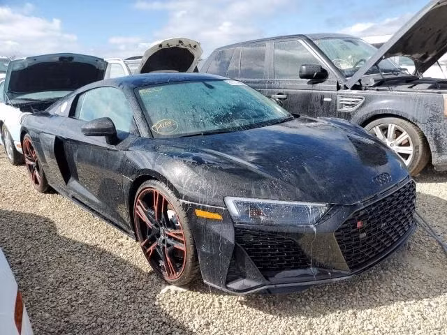 chiec audi r8 tung bi nhan chim duoi bien vi bao duoc dem ra dau gia hinh 1
