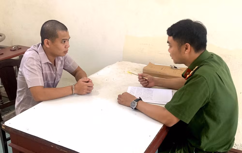 bat giu doi tuong lua ban 17 tan vai hoi lay 150 trieu dong hinh 1