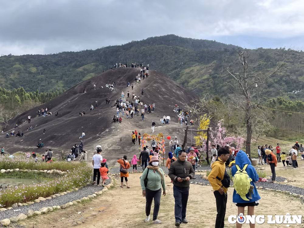 dak lak nguoi dan bat ngo vi bi thu tien ho tro khi chup anh da voi khong lo hinh 1