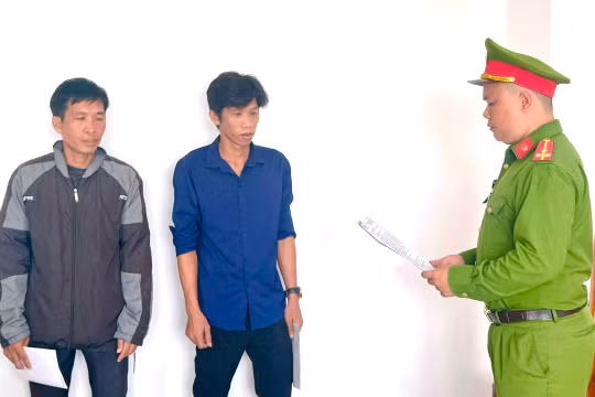 Động thủ gây thương tích cho hàng xóm vì mở nhạc hát karaoke quá to