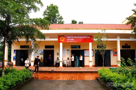 Bài 2: Chuyện ở cơ sở: Cán bộ xã thời chuyển đổi số và áp lực 'trăm dâu đổ đầu tằm'
