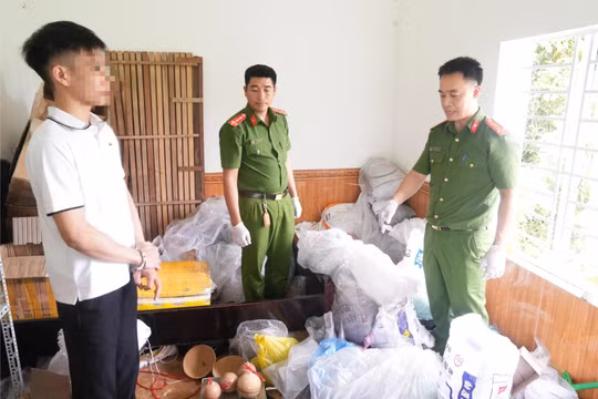 Bỏ 200 triệu mua nguyên liệu làm pháo chờ bán Tết, thanh niên 22 tuổi bị bắt khi hàng chưa kịp xuất
