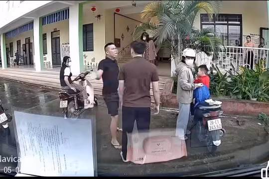 Bắc Ninh: Triệu tập người đàn ông tát tài xế giao thực phẩm ở trường mầm non