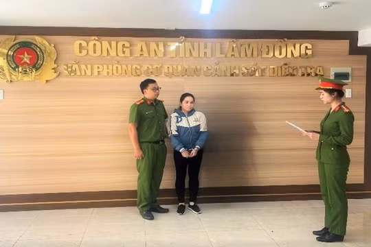 Vỡ nợ, người phụ nữ 61 tuổi ở Đà Lạt làm giả sổ đỏ lừa vay hơn nửa tỷ đồng