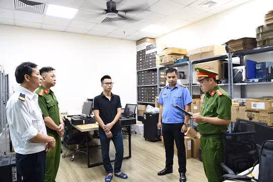 Khám xét khẩn cấp 5 địa điểm bán máy tính kèm Windows 'lậu'