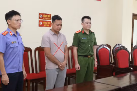 Kiếm hơn 2 tỷ đồng nhờ bán quần áo "nhái" thương hiệu OWEN