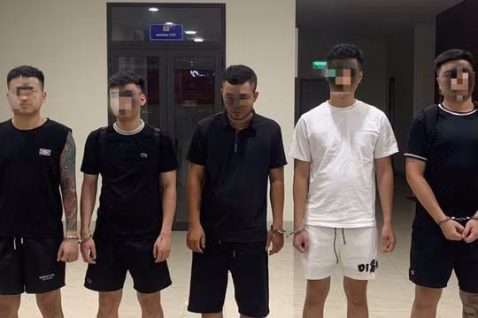 Mượn danh "Huấn Hoa Hồng" và ngân hàng để ép người vay đóng phí, nộp thuế rồi chặn số