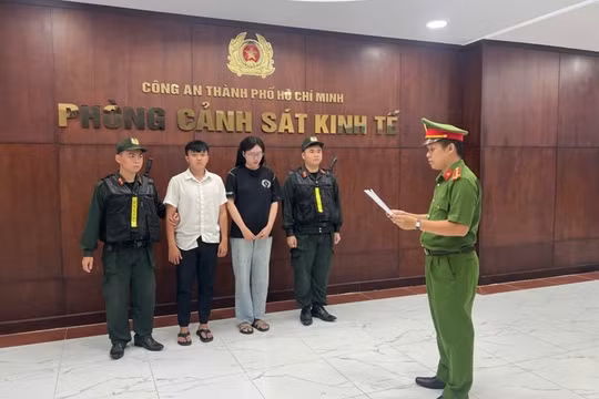 Bán hàng giả nhãn hiệu thu lợi hơn 4,5 tỉ đồng, hai vợ chồng ở TP Hồ Chí Minh bị khởi tố