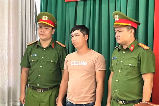 Khởi tố thuyền trưởng nhận giữ thuê định vị để "tiếp tay" khai thác hải sản trái phép