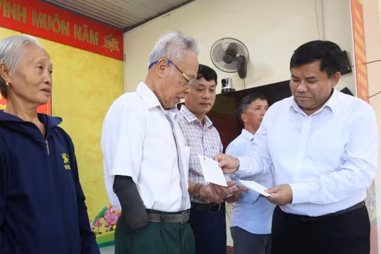 Bộ Dân tộc và Tôn giáo trao hơn 300 triệu đồng quà tặng người có công, đồng bào dân tộc thiểu số tại tỉnh Quảng Trị