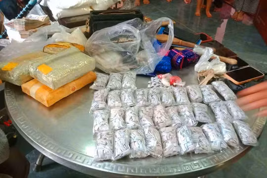 Công an Thanh Hóa thu giữ hơn 23kg ma túy, "nước vui" và súng kíp