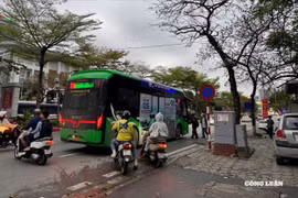 Áp lực giá xăng dầu tăng, nhiều người dân tìm cách tiết kiệm chi phí