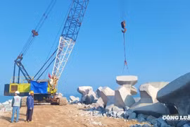 Nhộn nhịp thi công ngày đầu năm mới tại dự án cảng lớn nhất miền Trung