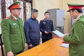 Lập khống hồ sơ nghiệm thu thanh toán, nguyên chủ tịch và kế toán xã ở Tuyên Quang bị khởi tố