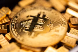 Tiền số lao dốc, Bitcoin mất mốc 88.000 USD, XRP tiếp tục rơi