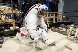 Sứ mệnh Mặt trăng của NASA lại bị hoãn vì sự cố mới
