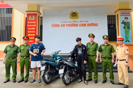 Triệu tập hai thanh niên quay clip vi phạm giao thông đăng TikTok gây bức xúc