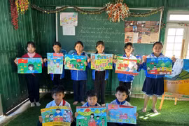 Quảng Ngãi: Hàng trăm học sinh vùng cao vẽ tranh hướng về ngày hội non sông