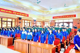 Quảng Ninh: Người dân dõi theo Đại hội XIV của Đảng trong niềm hân hoan, kỳ vọng lớn