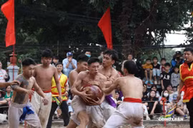 Hà Nội: Sôi nổi hội vật cầu làng Thúy Lĩnh xuân Bính Ngọ 2026