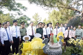 Tổng Bí thư, Chủ tịch nước dâng hương tưởng niệm Đại tướng Võ Nguyên Giáp