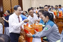 Chăm lo cho công nhân khó khăn từ chính sách nhà ở và đào tạo nghề