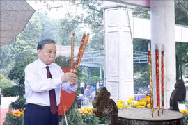 Tổng Bí thư, Chủ tịch nước Tô Lâm dâng hương tưởng niệm các Anh hùng - Liệt sĩ tại Tây Ninh