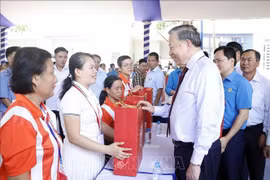 Tổng Bí thư, Chủ tịch nước Tô Lâm thăm, động viên công nhân, người lao động tại TP Hồ Chí Minh