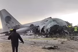 Máy bay chở tiền rơi ở Bolivia: 15 người thiệt mạng, xuất hiện tình trạng 'hôi của'