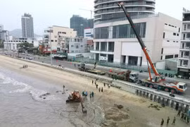 Gia Lai: Trục vớt xác xe tăng cùng nhiều đạn pháo tại bãi biển Quy Nhơn