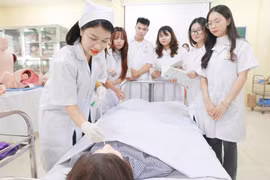 Không qua sát hạch quốc gia, bác sĩ vẫn ‘trắng tay’ giấy phép khám chữa bệnh