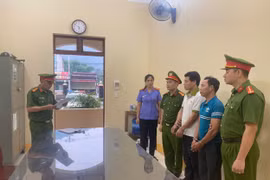 2 đối tượng làm giả giấy tờ, lừa đảo bán “biển số đẹp”