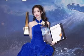 ‘Em xinh say hi’ Han Sara thắng lớn tại Hàn Quốc