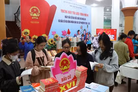 TP Huế trưng bày hơn 350 tư liệu, sách ảnh chào mừng ngày bầu cử