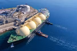 Nhập khẩu LNG châu Á chạm đáy 7 năm vì nguồn cung Qatar bị bóp nghẹt
