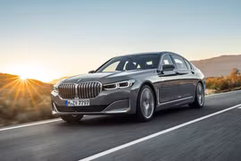 BMW vẫn giữ động cơ V12 bất chấp tiêu chuẩn khí thải siết chặt