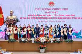 Thủ tướng: Phụ nữ Việt Nam luôn 'thêu hoa, dệt gấm' làm nên kỳ tích mới tô điểm cho non sông