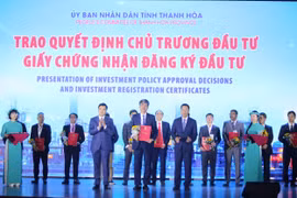Thanh Hóa trao quyết định đầu tư và ký kết 42 dự án, tổng vốn hơn 100.000 tỷ đồng