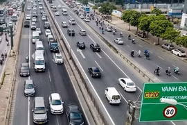 Hà Nội cho xe đi làn khẩn cấp Vành đai 3 trên cao chiều 13/2