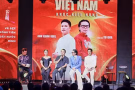 Anh Quân Idol gây xúc động với 'Việt Nam khúc kiêu hùng'