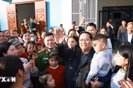 Thủ tướng Phạm Minh Chính chúc Tết nhân dân khu tái định cư Đông Khê của tỉnh Cao Bằng