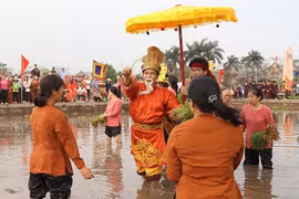 Phú Thọ: Độc đáo Lễ hội 'Vua Hùng dạy dân cấy lúa' tại phường Việt Trì