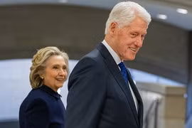 Vợ chồng cựu Tổng thống Clinton ra điều trần trong vụ Epstein