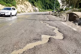 Gia Lai: Chưa bàn giao, đèo An Khê đã hư hỏng kéo dài