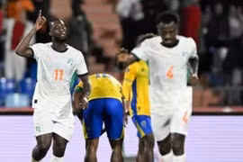 Bờ Biển Ngà ngược dòng hạ Gabon 3-2: Màn lột xác ngoạn mục của Những chú voi