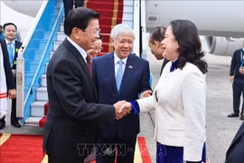 Tổng Bí thư, Chủ tịch nước Lào Thongloun Sisoulith và Phu nhân bắt đầu thăm cấp Nhà nước tới Việt Nam