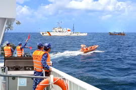 Giữ vững an ninh biển từ những ca trực đầu năm: Cảnh sát biển Việt Nam hành quân trên mọi tuyến sóng